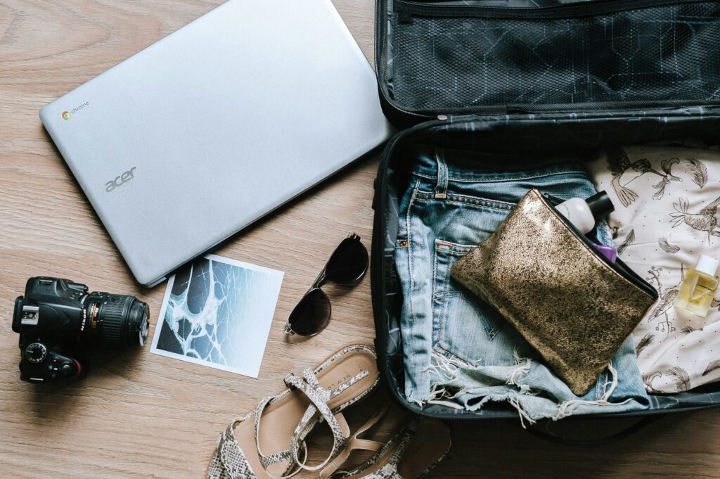 what to pack when traveling while working remotely